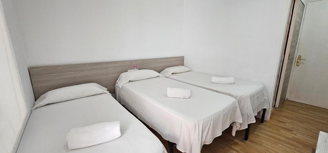 Hostal Montsant Salou Kültér fotó