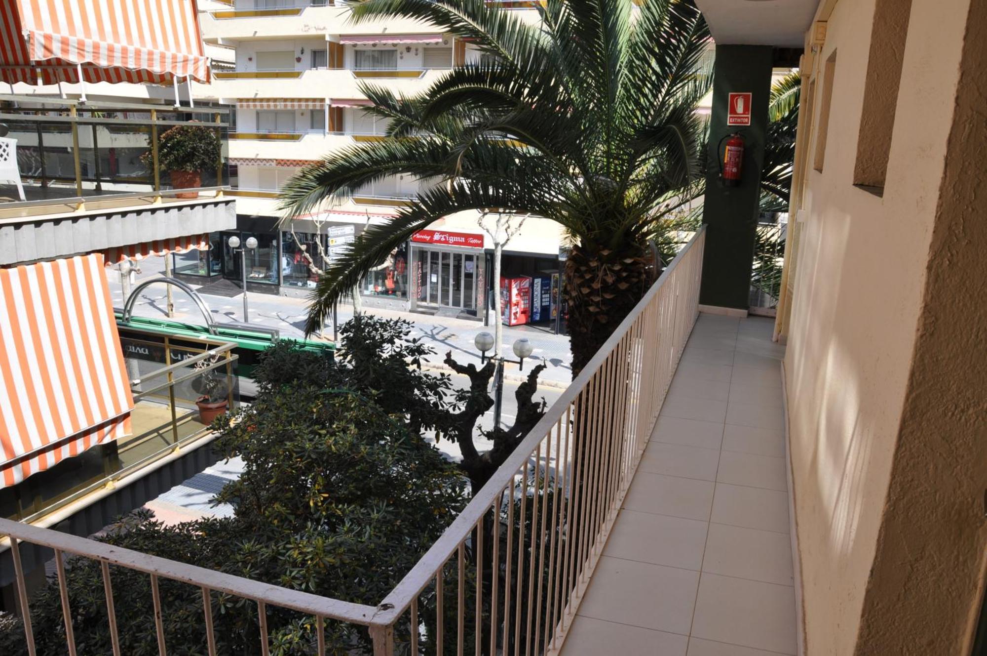 Hostal Montsant Salou Kültér fotó