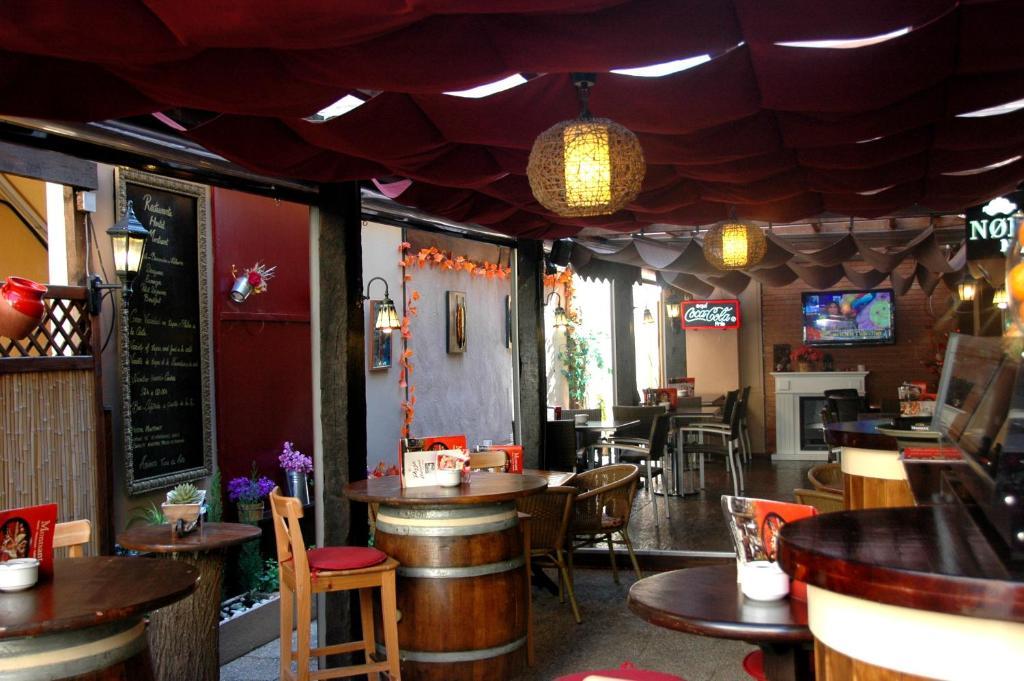 Hostal Montsant Salou Kültér fotó