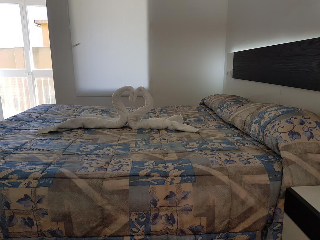 Hostal Montsant Salou Kültér fotó